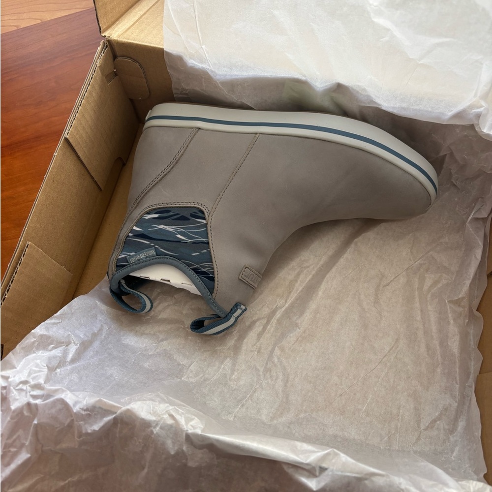 Woman’s XtraTuf Leather Ankle Deck Boot - Picture 5 of 6
